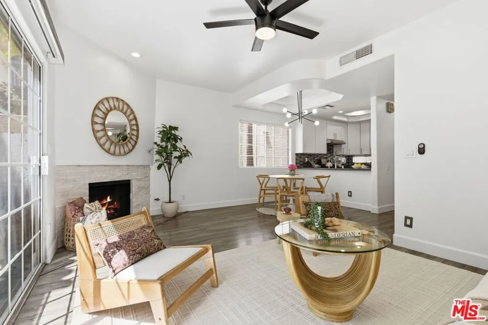 11110 Camarillo Street #122 Toluca Lake, CA 91602