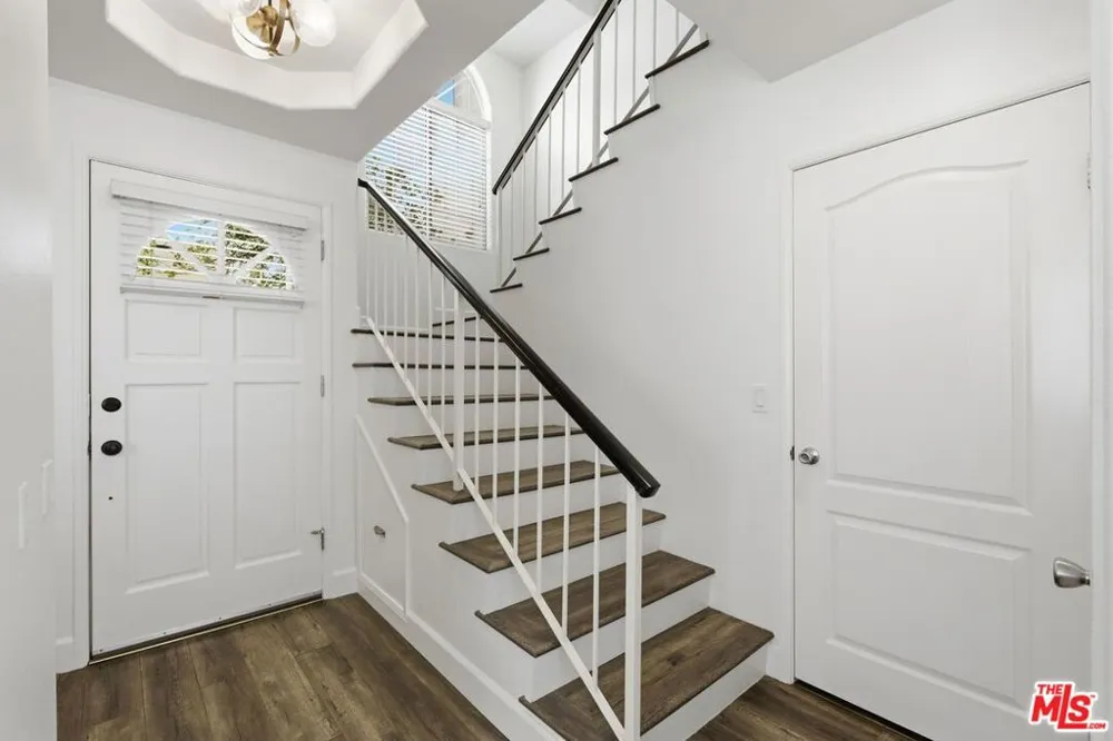 11110 Camarillo Street #122 Toluca Lake, CA 91602