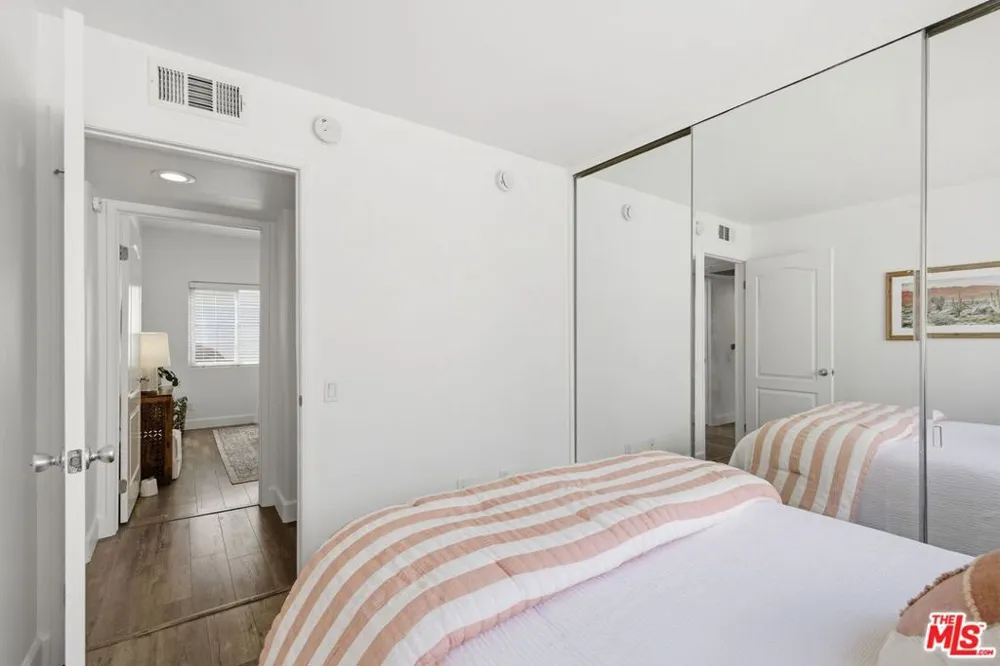 11110 Camarillo Street #122 Toluca Lake, CA 91602