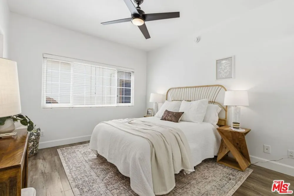 11110 Camarillo Street #122 Toluca Lake, CA 91602