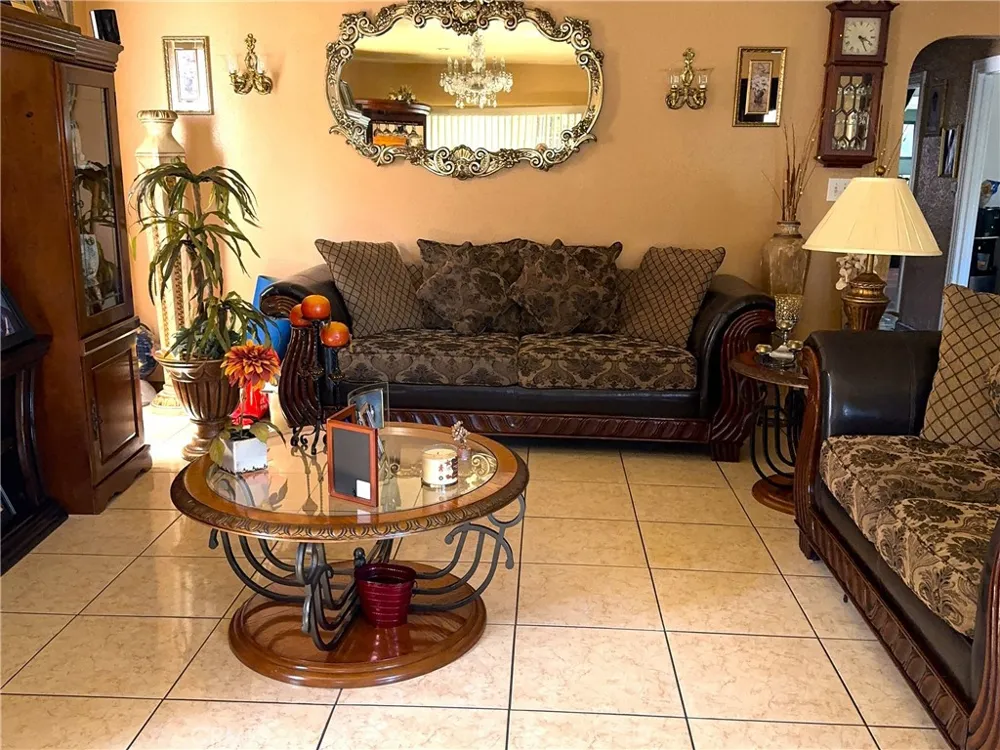 3425 Walnut Huntington Park, CA 90255