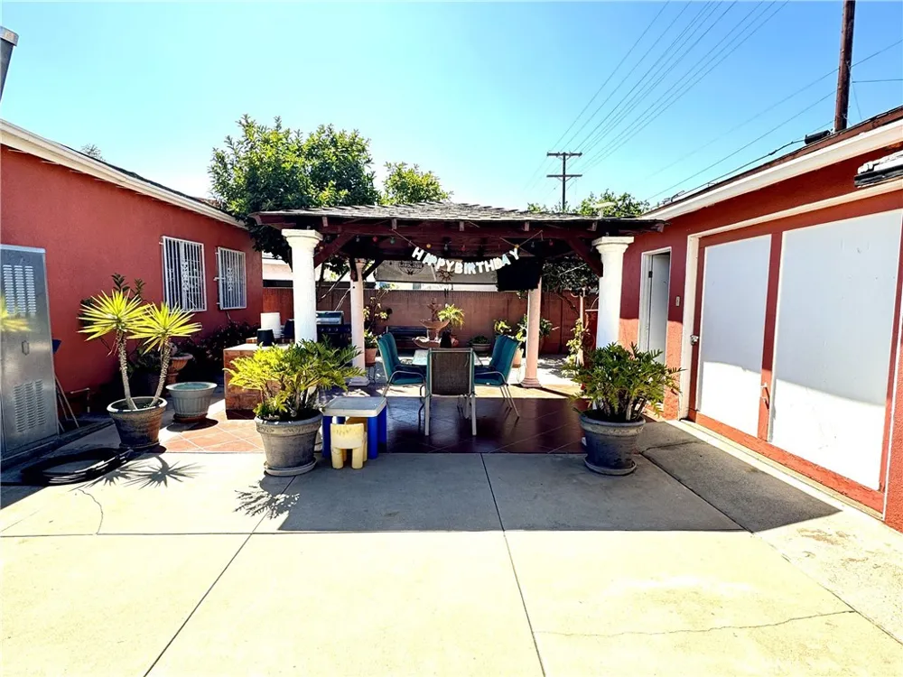 3425 Walnut Huntington Park, CA 90255