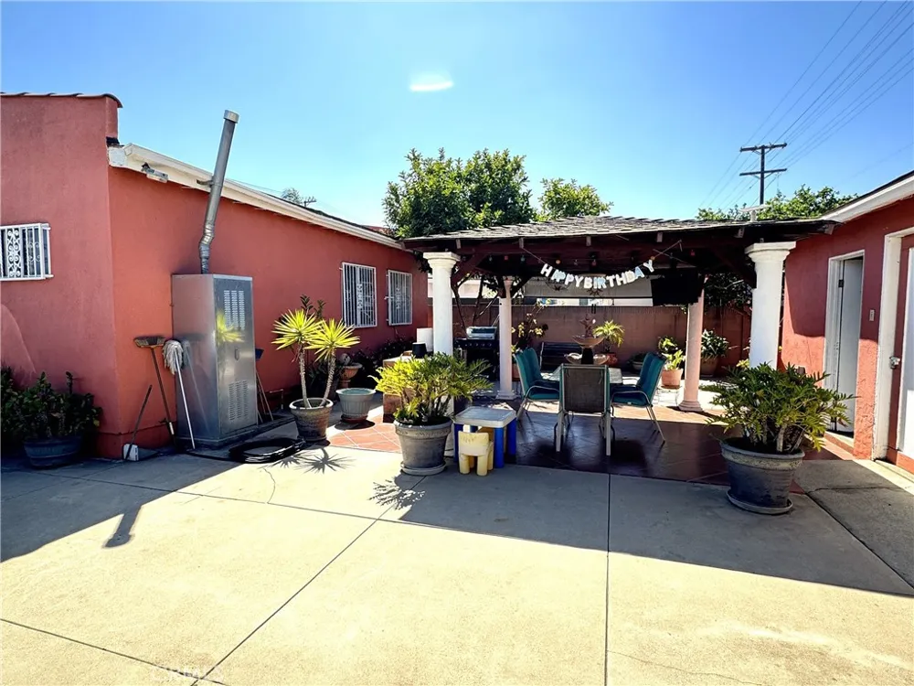3425 Walnut Huntington Park, CA 90255