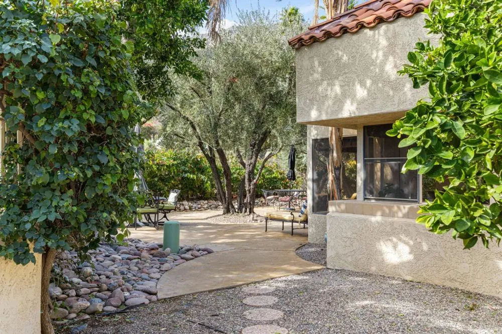 2917 Cervantes Court Palm Springs, CA 92264