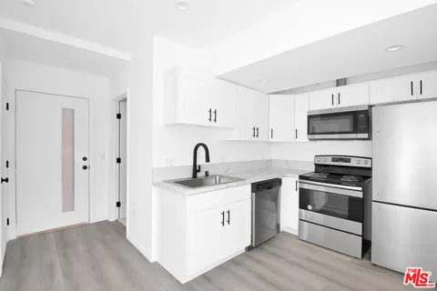 1610 S Beverly Glen Boulevard #10