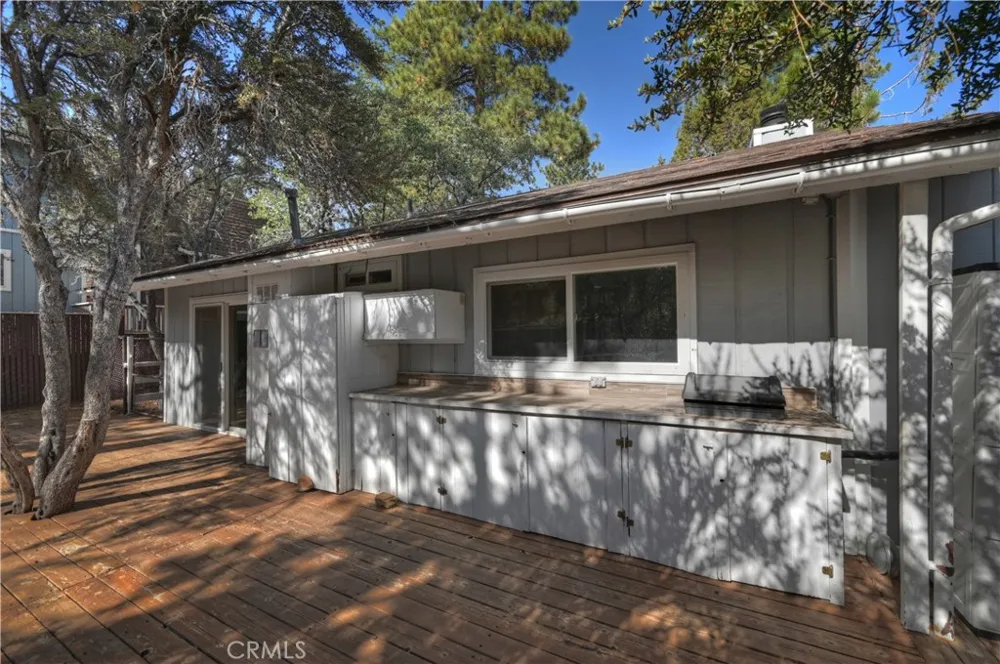853 Los Angeles Sugarloaf, CA 92386