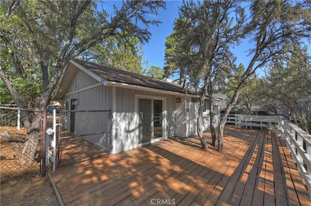 853 Los Angeles Sugarloaf, CA 92386