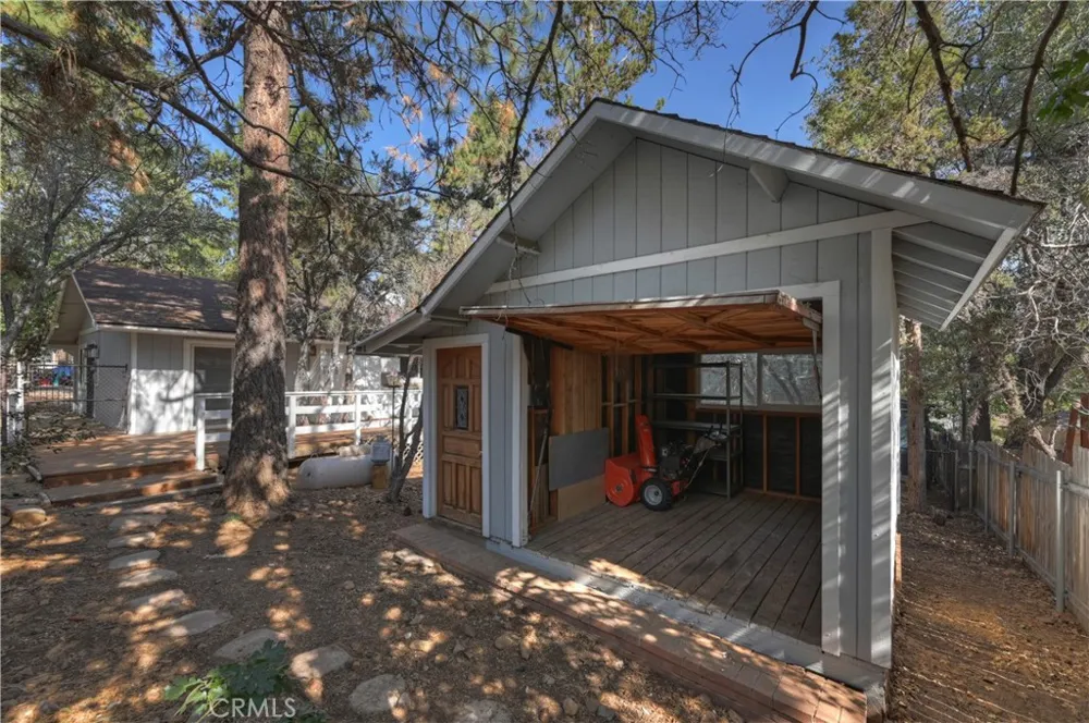 853 Los Angeles Sugarloaf, CA 92386
