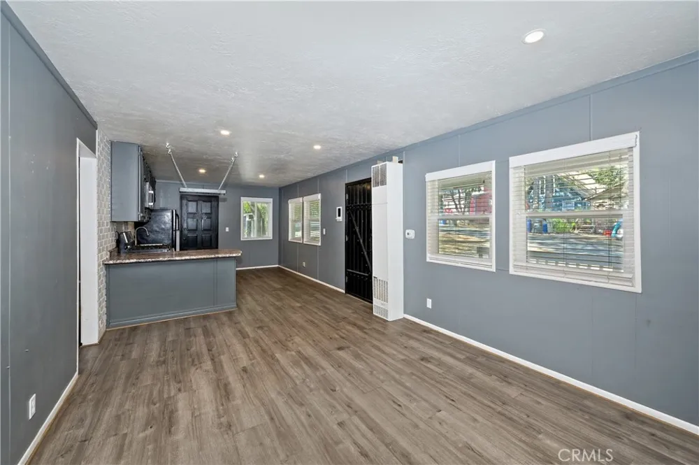 853 Los Angeles Sugarloaf, CA 92386
