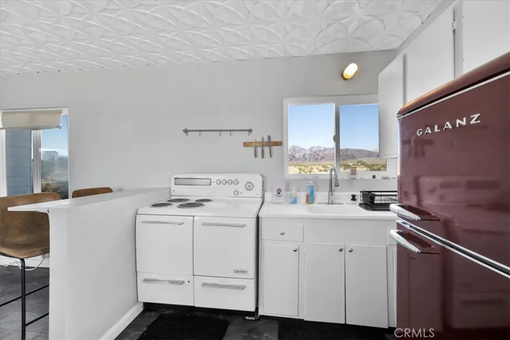 84753 Eddie Albert 29 Palms, CA 92277
