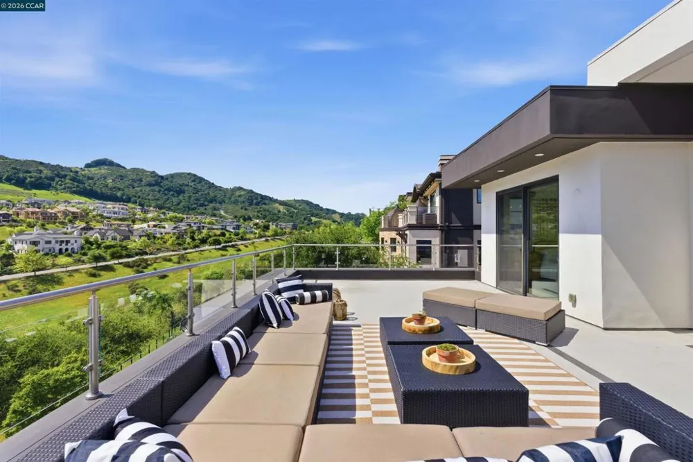 11 Bigleaf Road Orinda, CA 94563