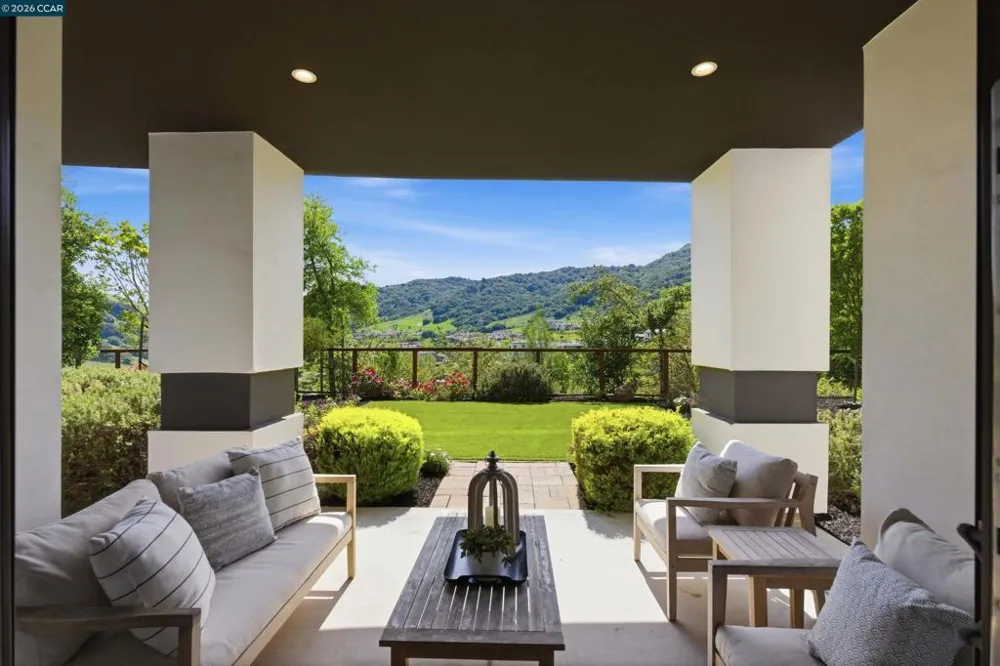 11 Bigleaf Road Orinda, CA 94563