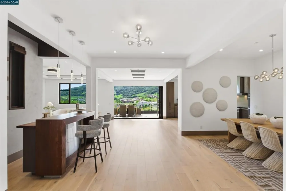 11 Bigleaf Road Orinda, CA 94563