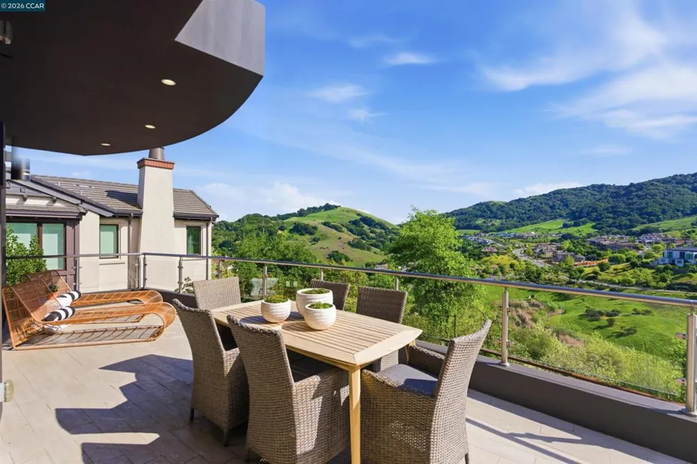 11 Bigleaf Road Orinda, CA 94563