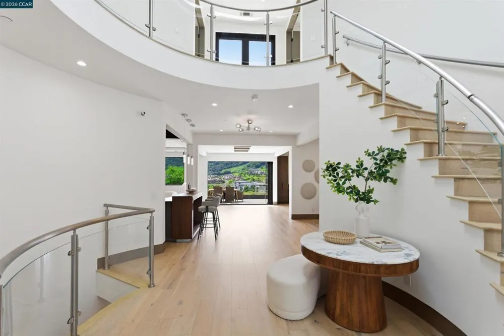 11 Bigleaf Road Orinda, CA 94563