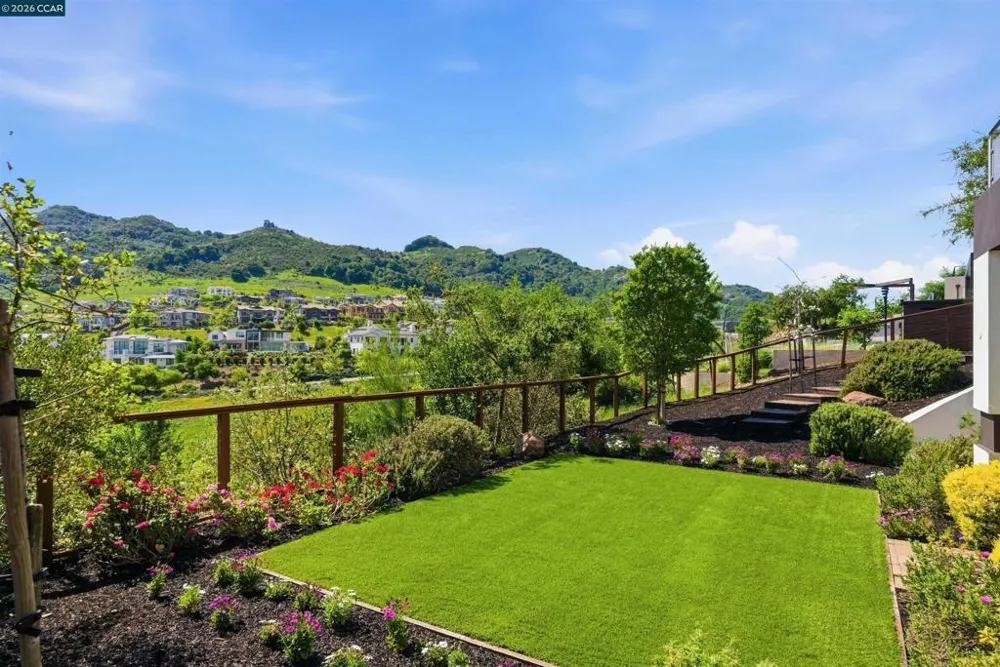 11 Bigleaf Road Orinda, CA 94563