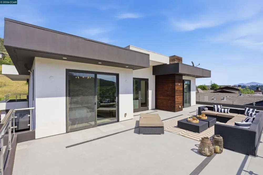11 Bigleaf Road Orinda, CA 94563