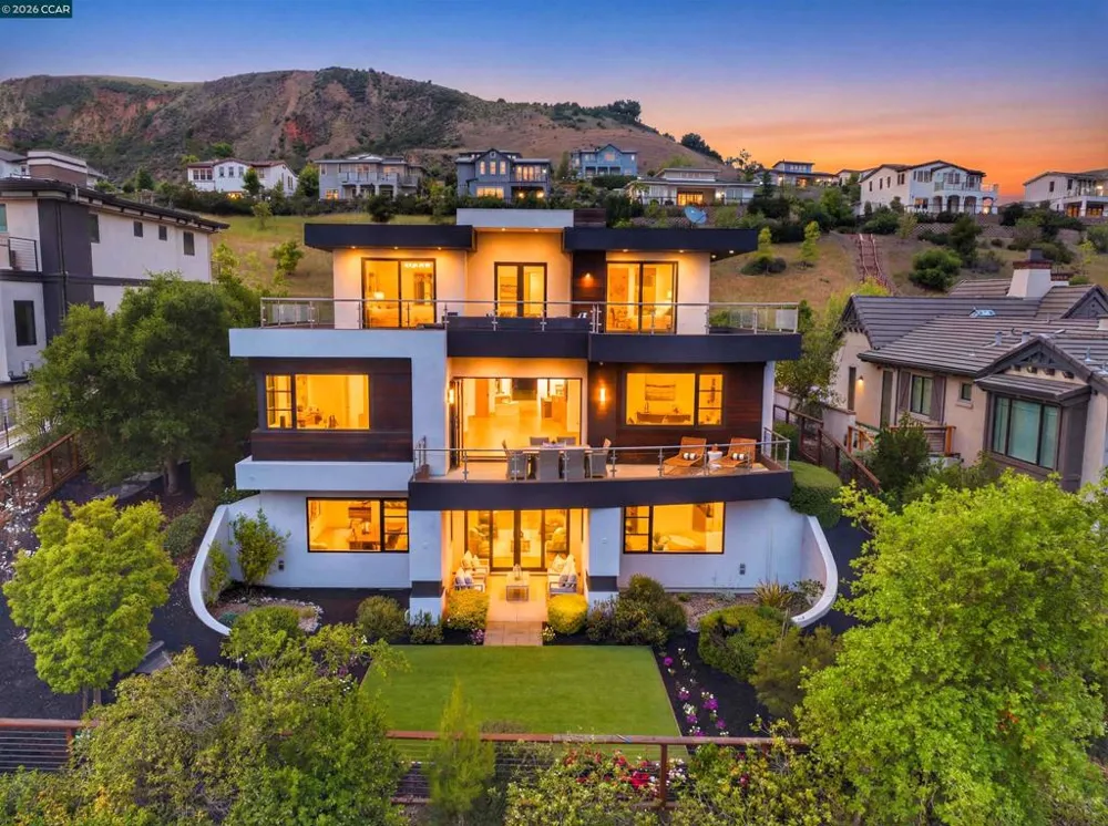 11 Bigleaf Road Orinda, CA 94563
