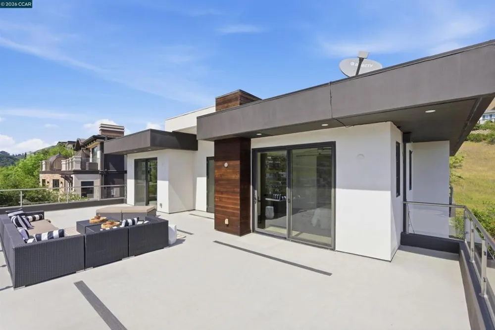 11 Bigleaf Road Orinda, CA 94563