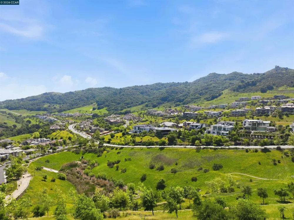 11 Bigleaf Road Orinda, CA 94563