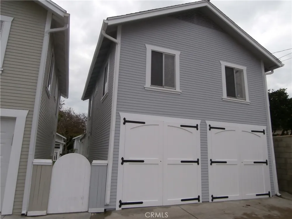 933 10th Street #A Huntington Beach, CA 92648