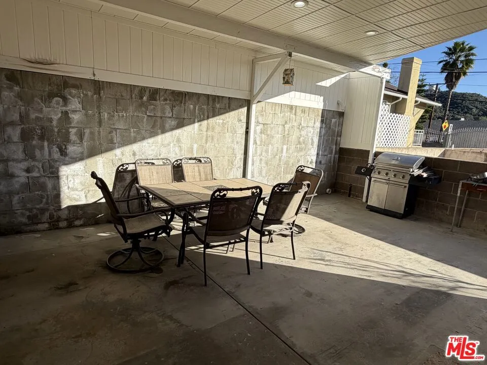 10006 Samoa Avenue Tujunga, CA 91042