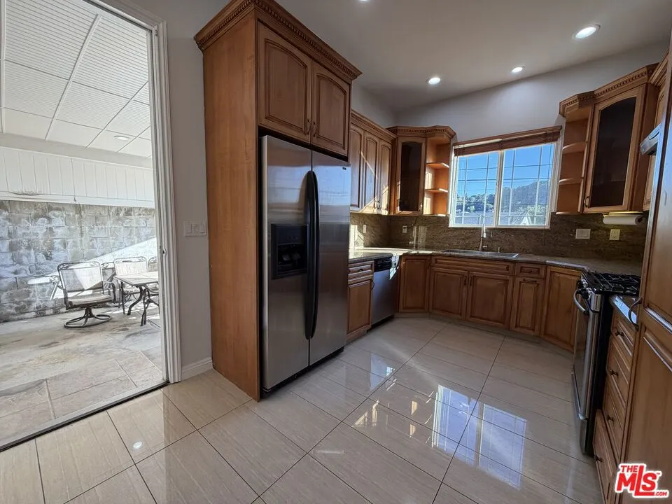 10006 Samoa Avenue Tujunga, CA 91042