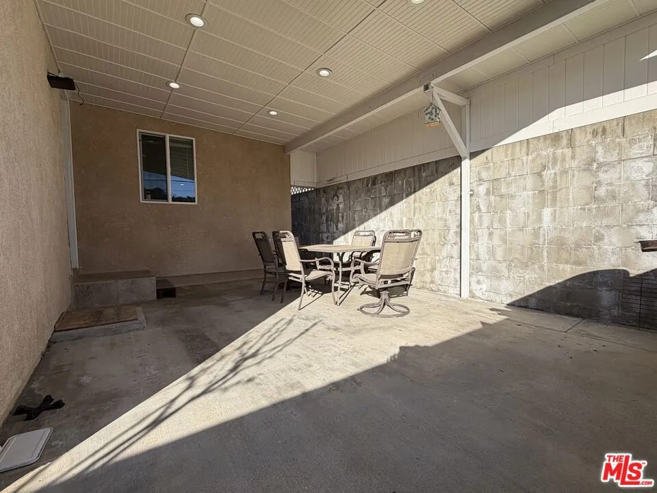 10006 Samoa Avenue Tujunga, CA 91042
