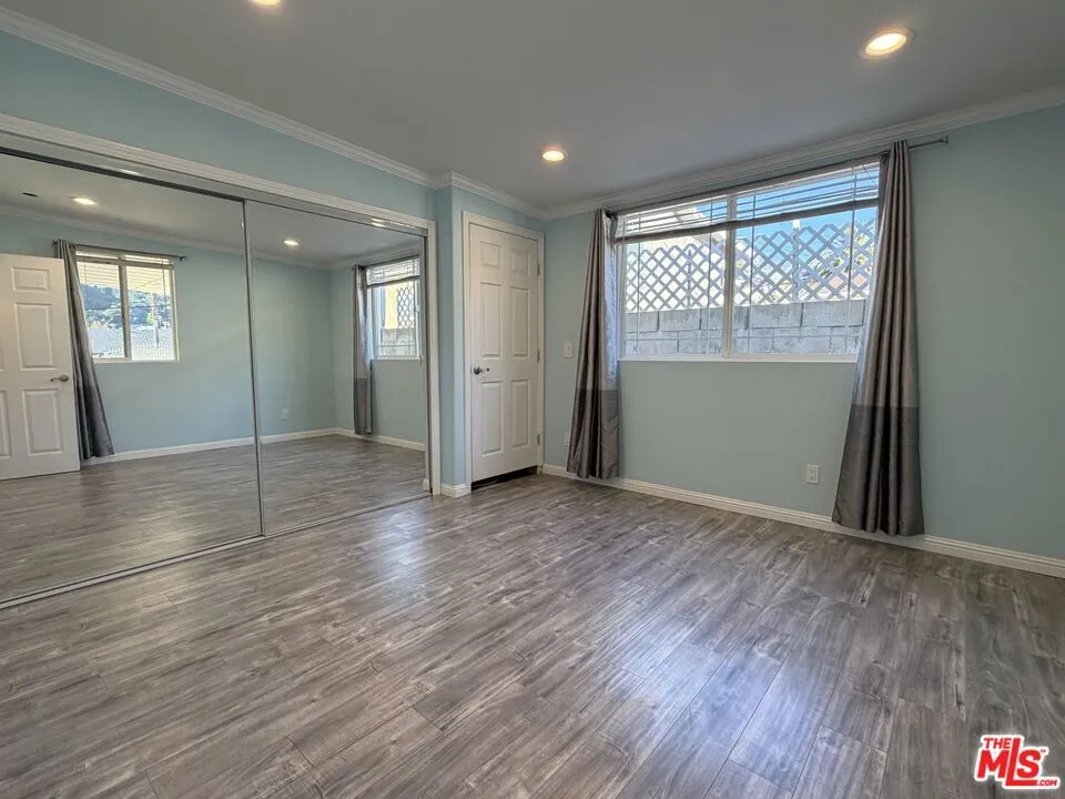 10006 Samoa Avenue Tujunga, CA 91042