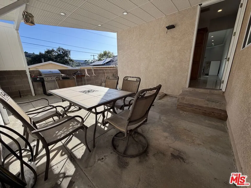 10006 Samoa Avenue Tujunga, CA 91042
