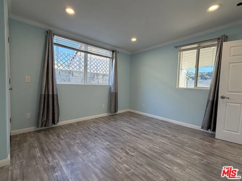 10006 Samoa Avenue Tujunga, CA 91042