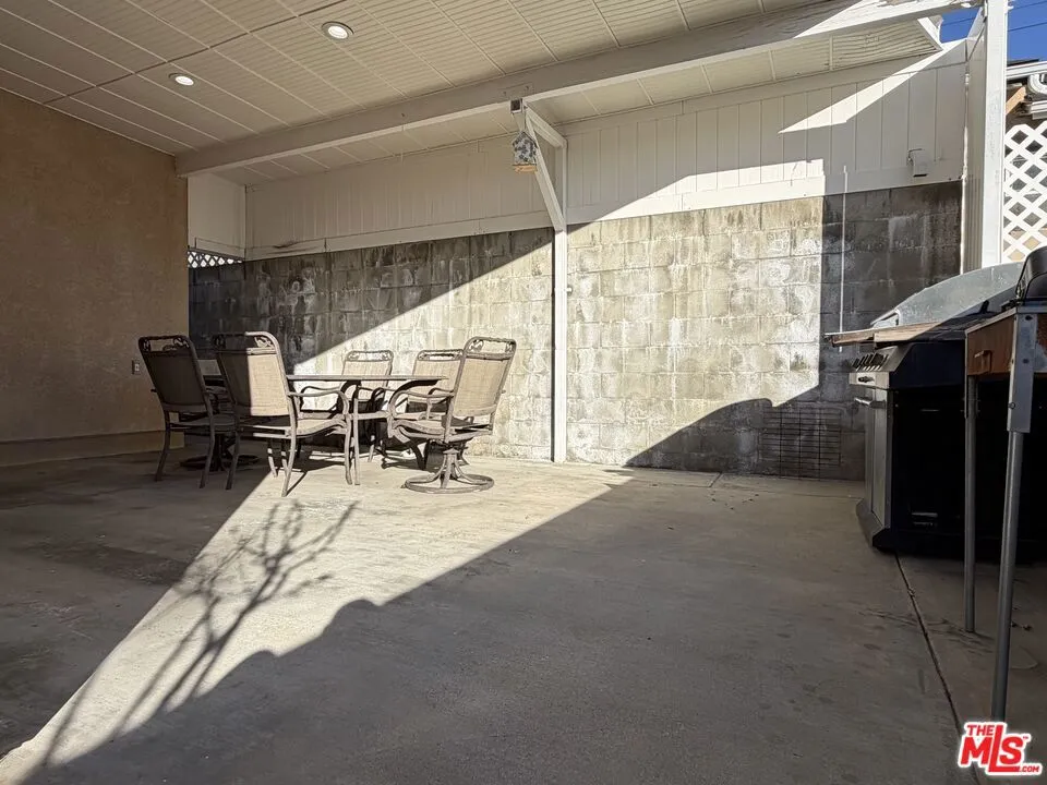 10006 Samoa Avenue Tujunga, CA 91042