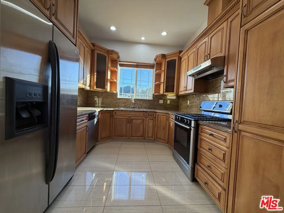 10006 Samoa Avenue Tujunga, CA 91042