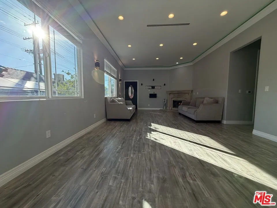 10006 Samoa Avenue Tujunga, CA 91042