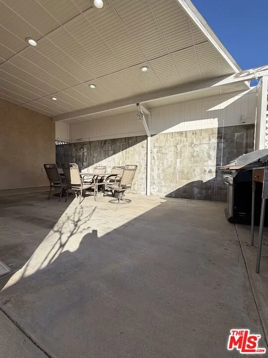 10006 Samoa Avenue Tujunga, CA 91042