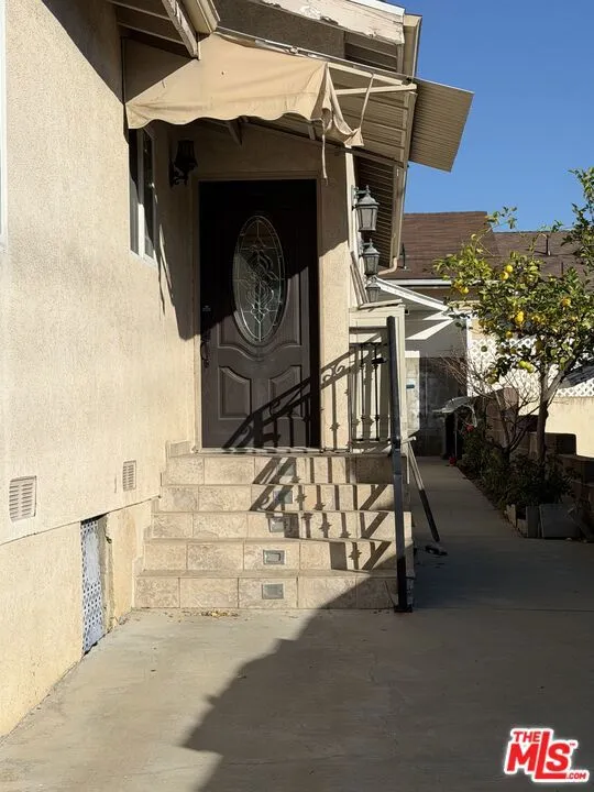 10006 Samoa Avenue Tujunga, CA 91042