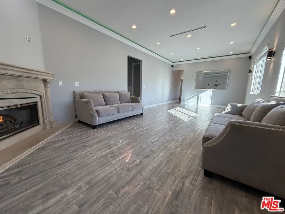 10006 Samoa Avenue Tujunga, CA 91042