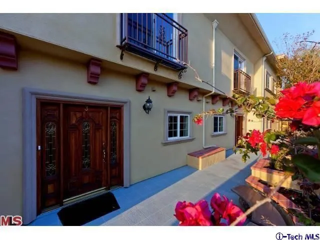 10214 Fernglen Avenue #4 Tujunga, CA 91042