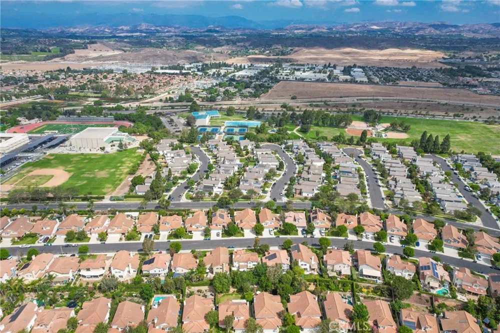 4431 Honeyglen Court Moorpark, CA 93021
