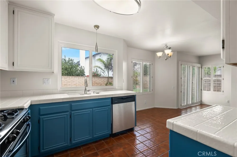 4431 Honeyglen Court Moorpark, CA 93021