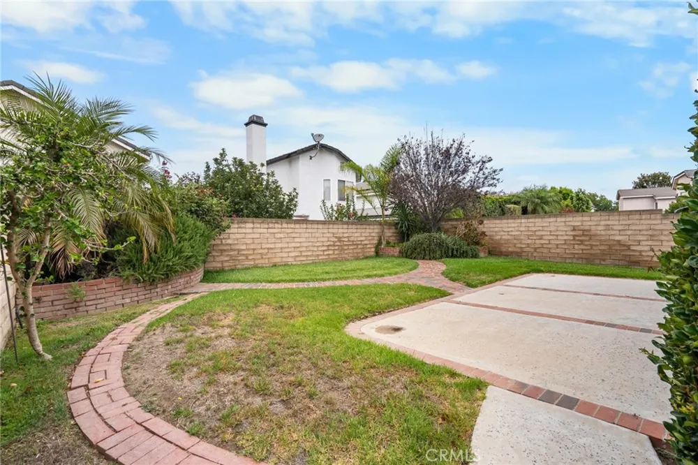 4431 Honeyglen Court Moorpark, CA 93021
