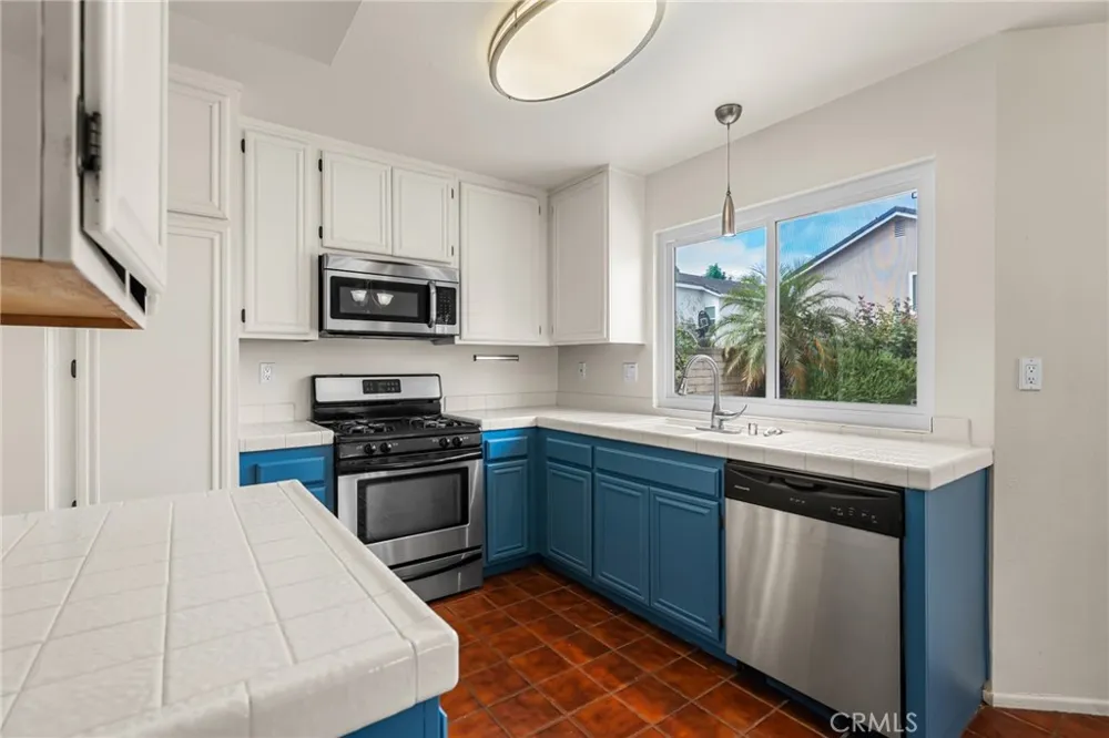 4431 Honeyglen Court Moorpark, CA 93021