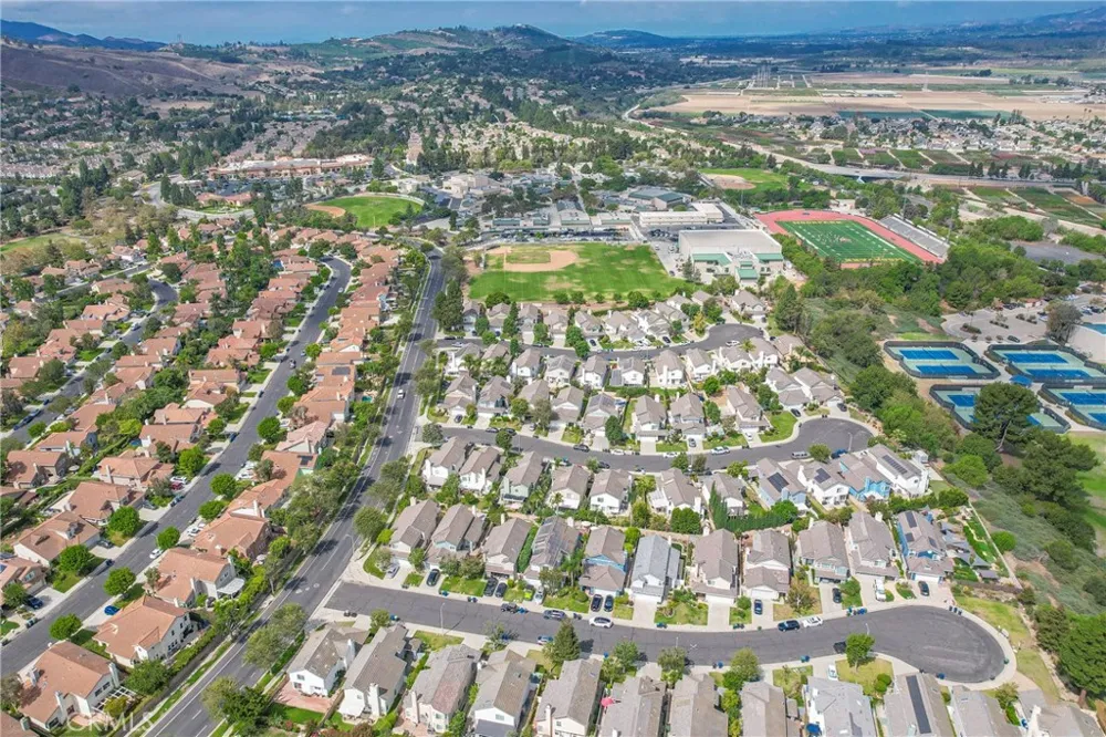 4431 Honeyglen Court Moorpark, CA 93021