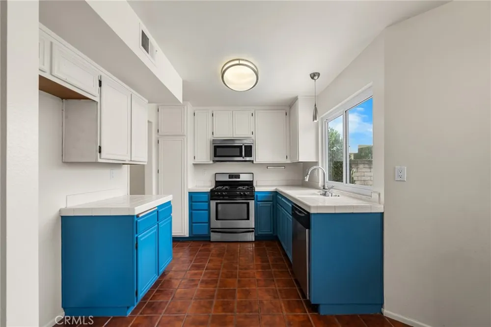 4431 Honeyglen Court Moorpark, CA 93021