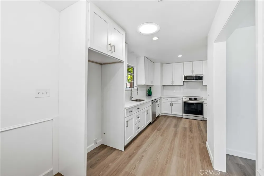 16615 Tupper Street North Hills, CA 91343