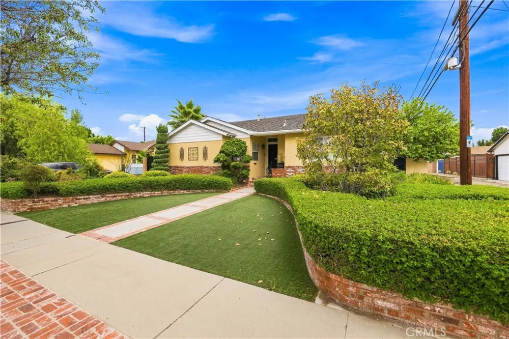 16615 Tupper Street North Hills, CA 91343
