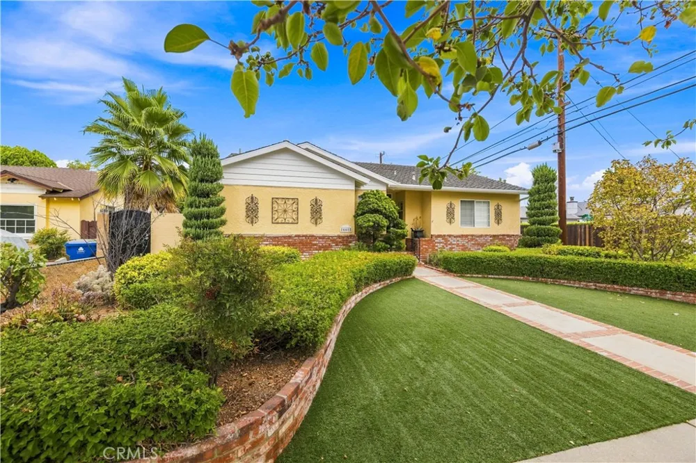16615 Tupper Street North Hills, CA 91343