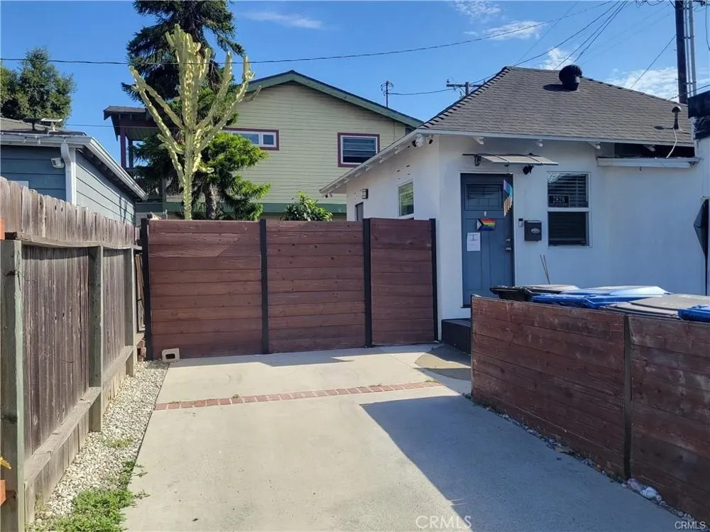 2828 E 10th Long Beach, CA 90804