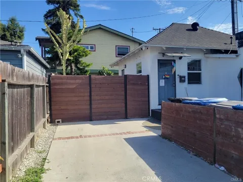 2828 E 10th