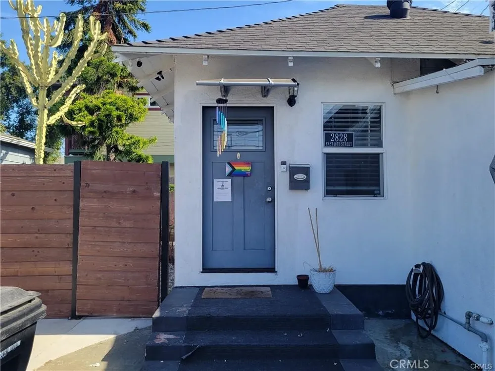 2828 E 10th Long Beach, CA 90804